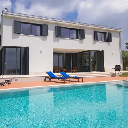 Modern Anna With Outdoor Pool In Villa