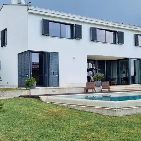 Modern Anna With Outdoor Pool In Villa *