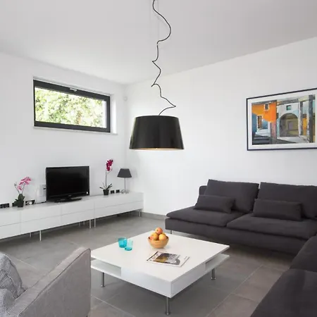 Villa Modern Anna With Outdoor Pool In *