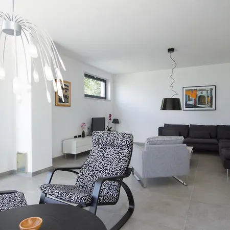 Modern Anna With Outdoor Pool In Villa *